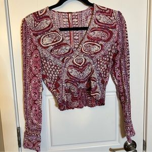 FREE PEOPLE RED WHITE PINK PAISLEY PATTERNED V NECK BLOUSE SIZE EXTRA SMALL